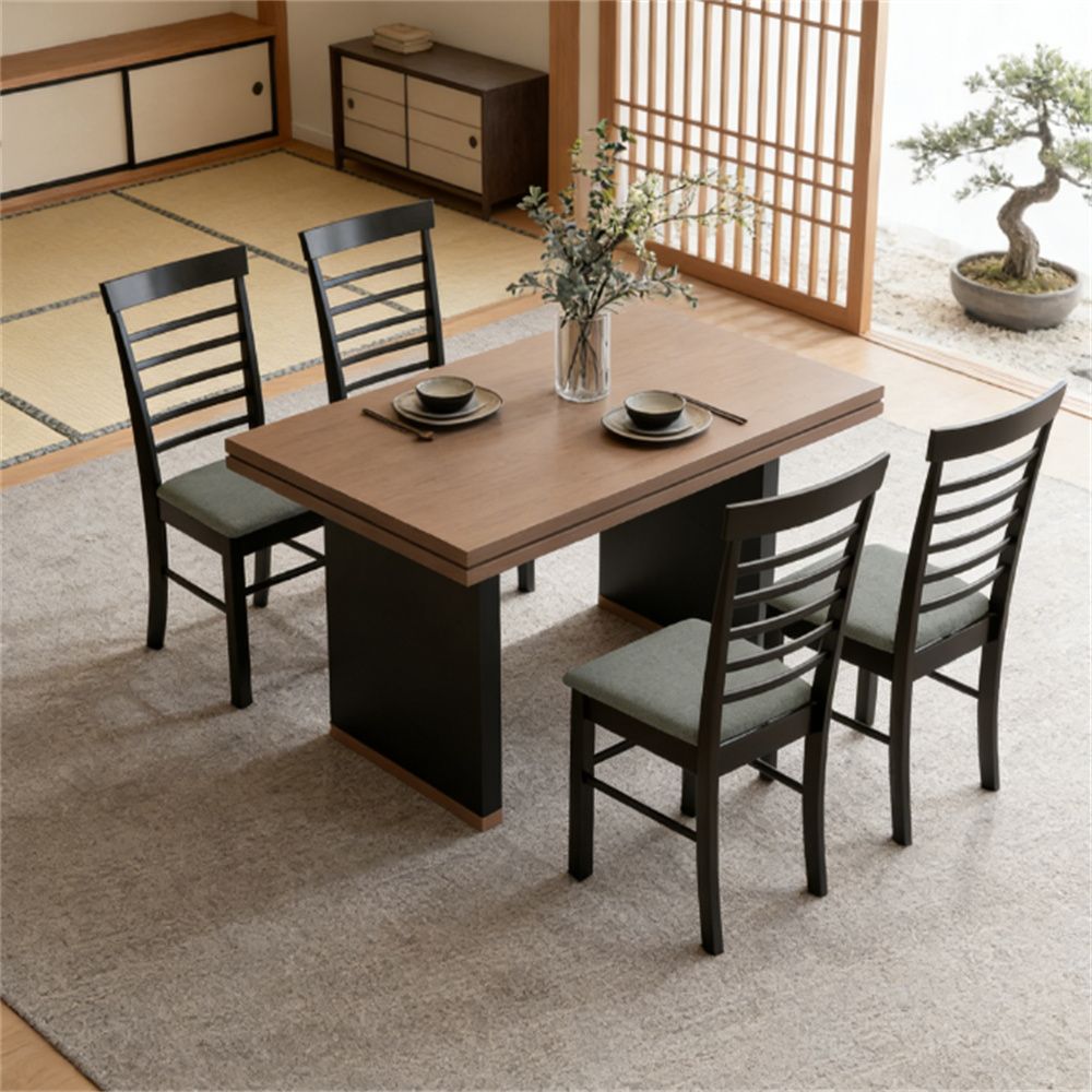 A set of four wooden dining chairs, kitchen chairs, living room chairs