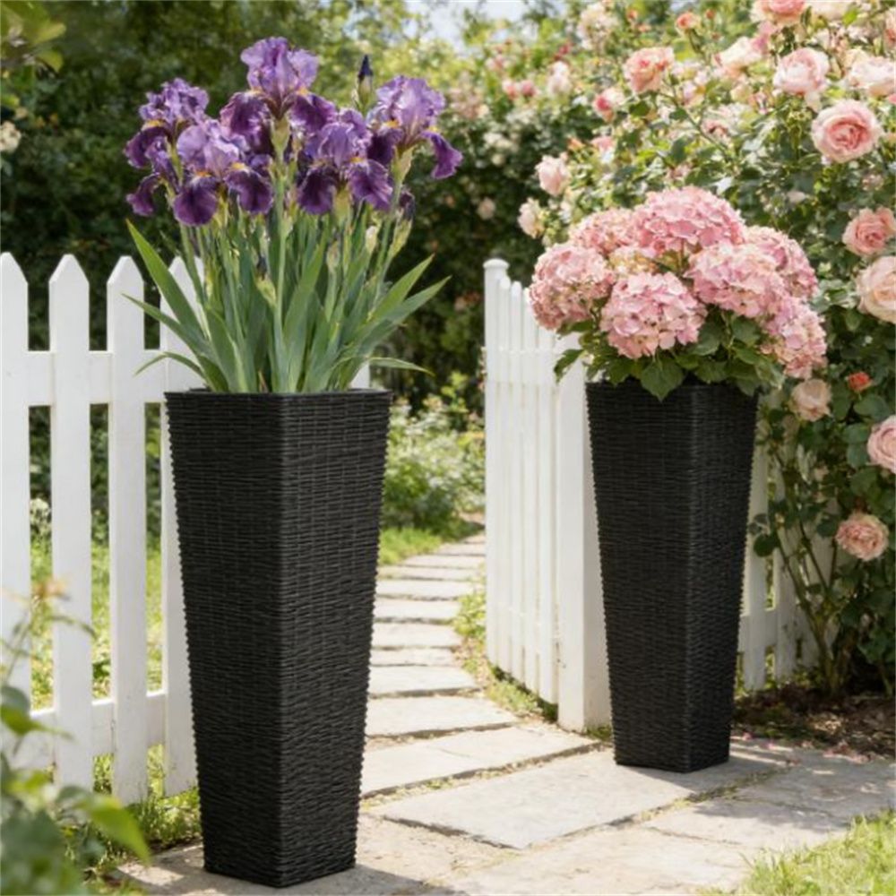 Outdoor plant flowerpot, plastic flowerpot, black