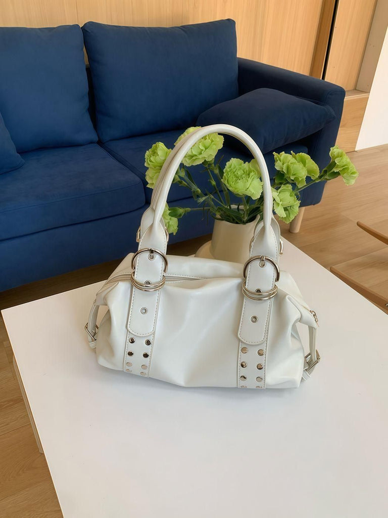 The three-dimensional bag shape is not soft and collapsed, making it versatile for daily commuting, shopping, and dating