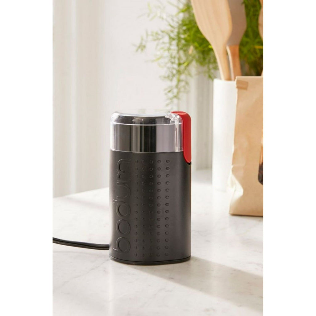 This 12oz stainless steel coffee mug features a built-in rechargeable battery that keeps beverages hot for up to 3 hours, or all day when placed on the included charging coaster. The mug is made from